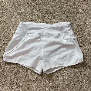 Carrie Underwood white shorts